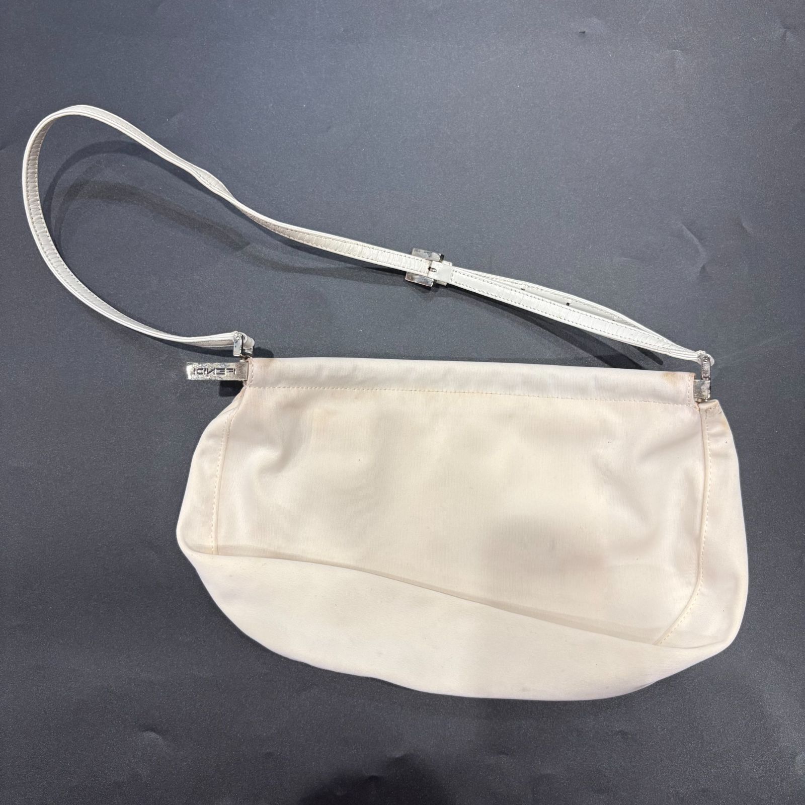 ショルダーバッグ