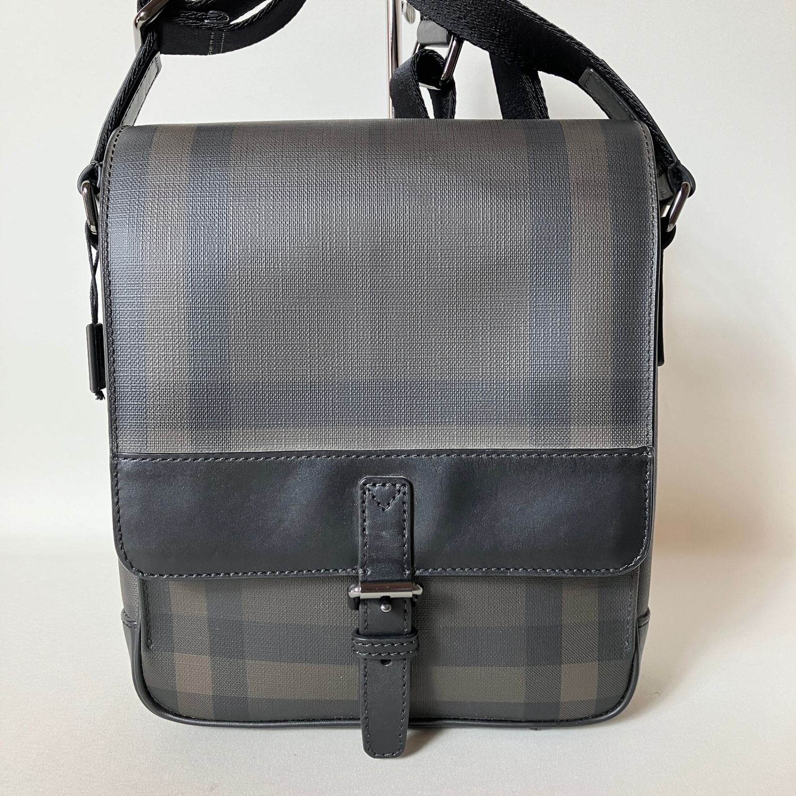 2511-165| |バーバリー ショルダーバッグ ブラック チェック柄