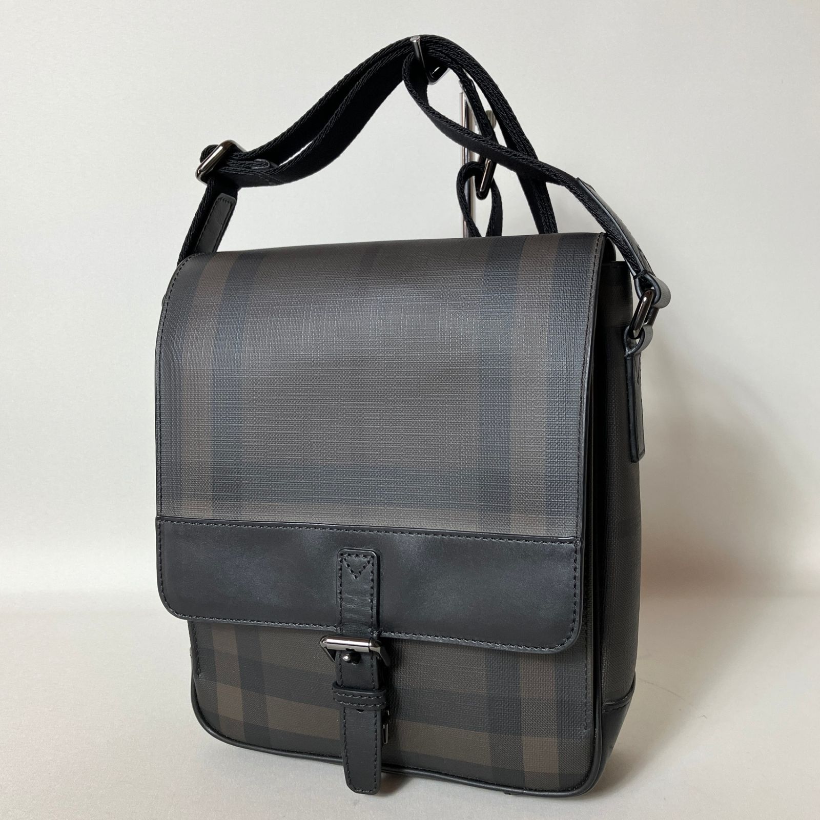 2511 165 バーバリー ショルダーバッグ ブラック チェック柄