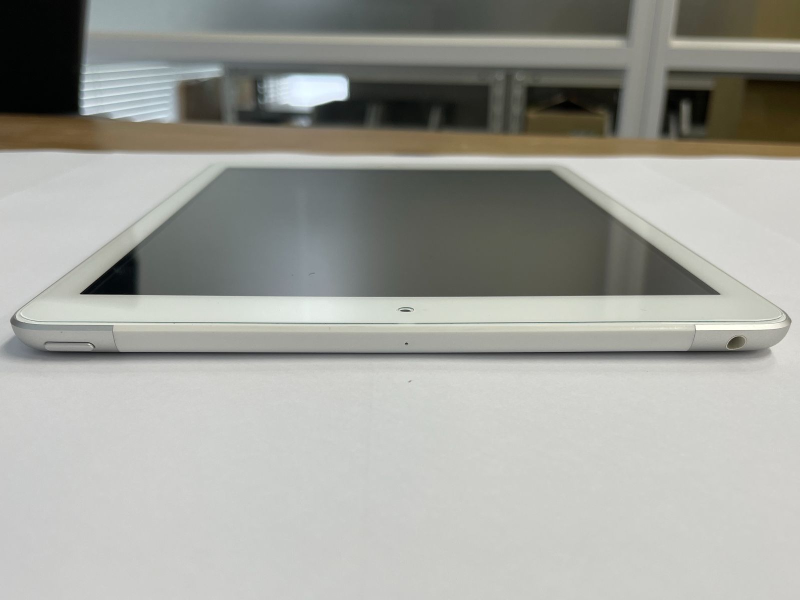 iPad (第5世代)128GB セルラーモデル シルバー 【公式通販】
