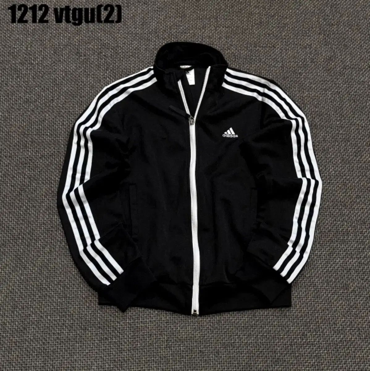 希少！adidas アディダス トラックジャケット 黒 白タグ 三本線 adidas 太3本ライントラックジャケット 黒×白 size:O-古着屋マッシュ