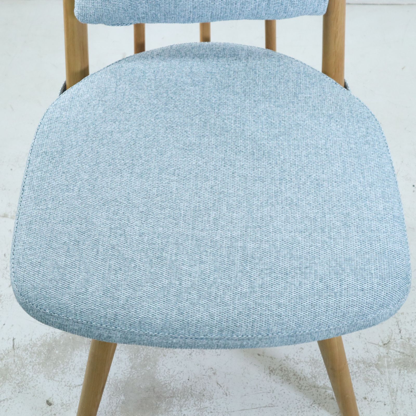 モデルルーム展示品 2024年製 unico ウニコ KINNA(キナ) 座面回転