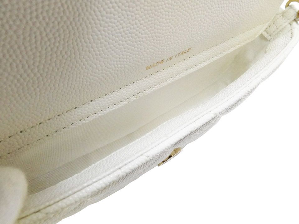 ホワイト ゴールド金具