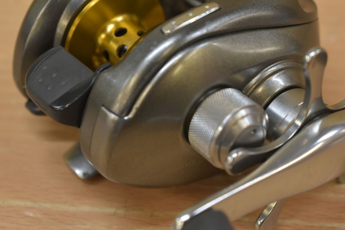 ベイトリール 右ハンドル