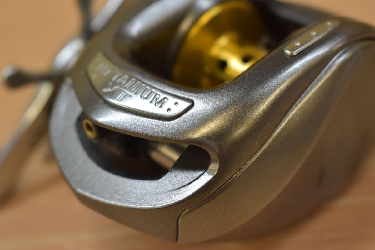 シマノ 05 メタニウム XT ベイトリール 右ハンドル SHIMANO METANIUM バス ブラックバス 釣り 等に