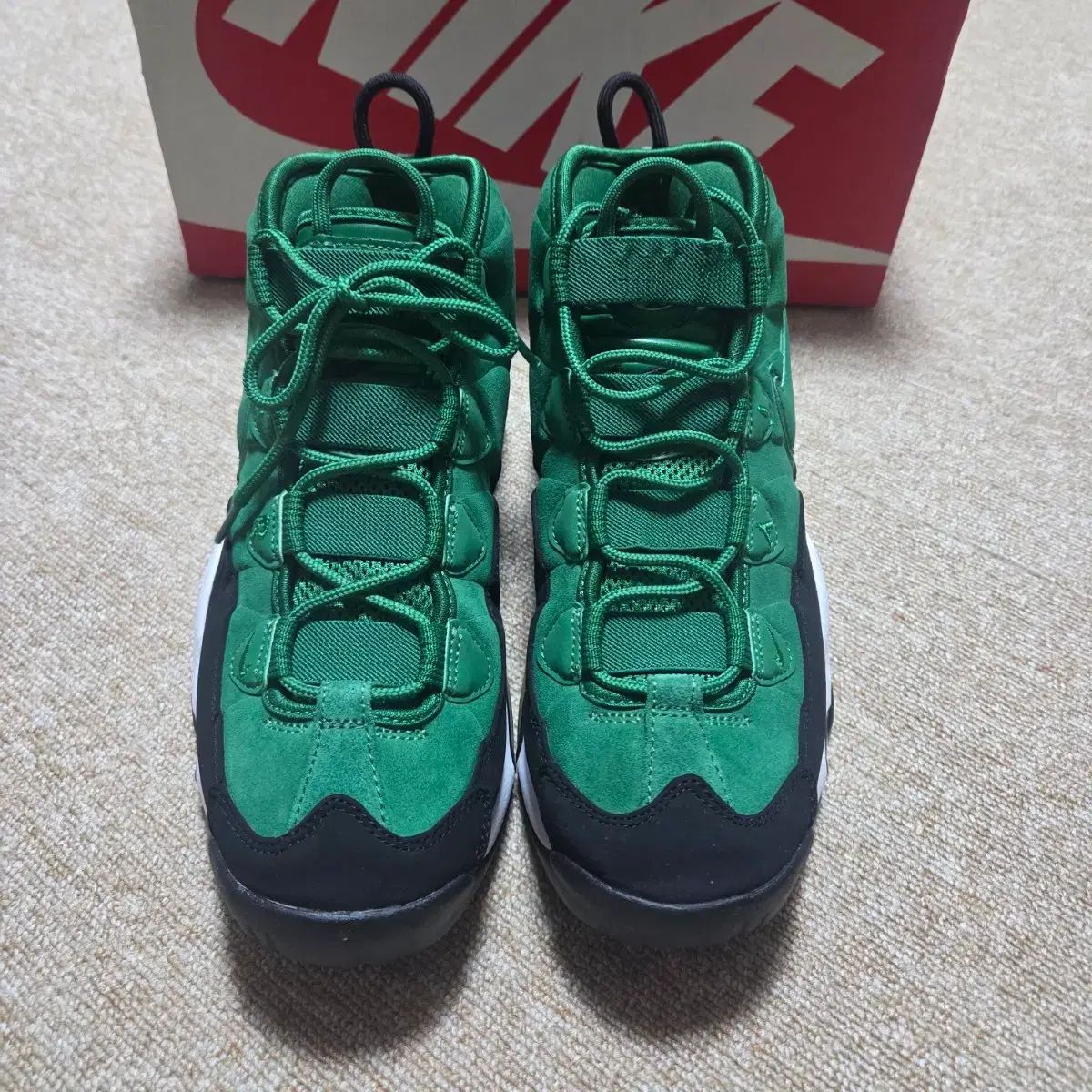 275 ナイキ エアマックス アップテンポ ナイキコリア