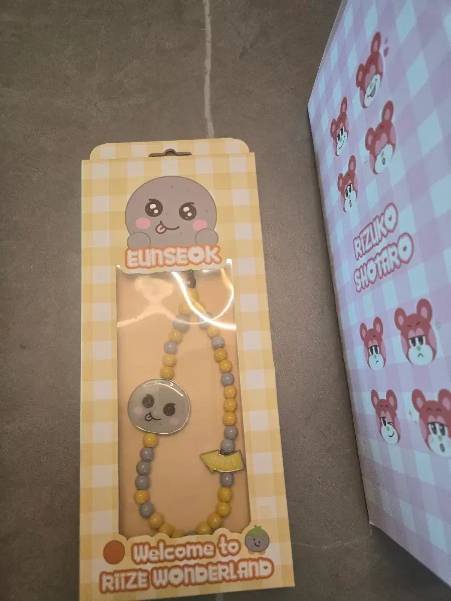 RIIZE 中国上海ポップアップ ウンソク ストラップ - メルカリ