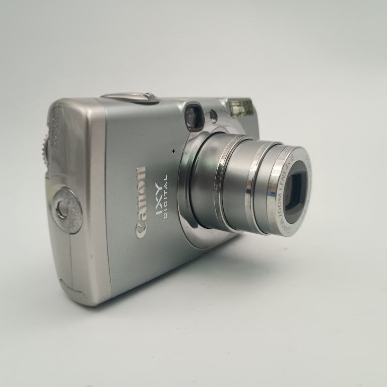 Silver コンパクトデジタルカメラ