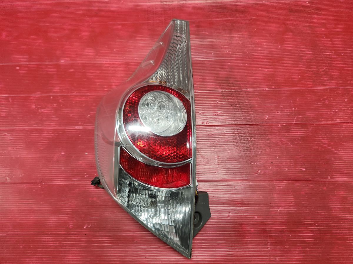 トヨタ NHP10 アクア 前期 純正 左テールランプ 運転席側 ジャンク