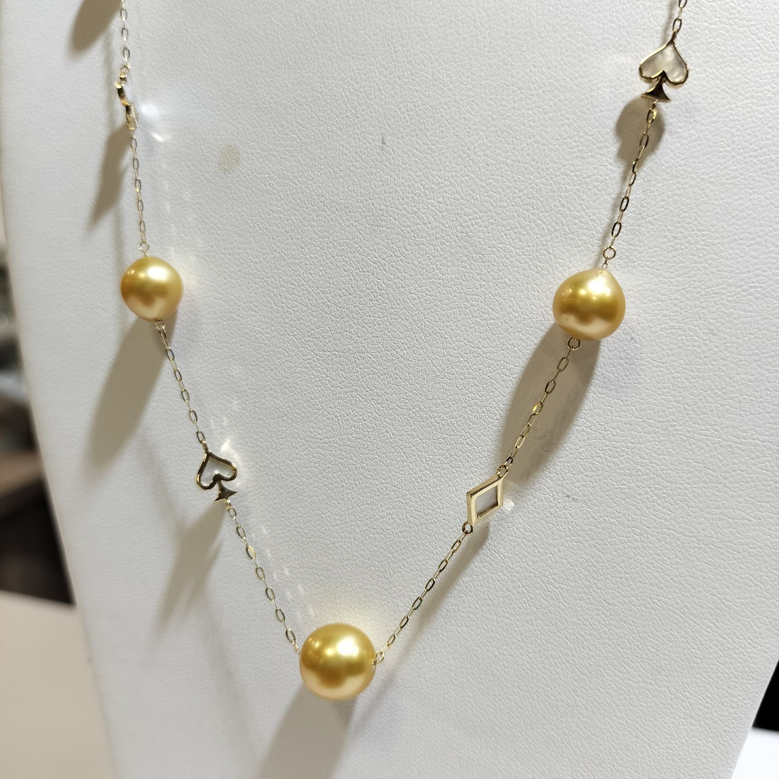 K 18 YG 白蝶真珠ステーションネックレス