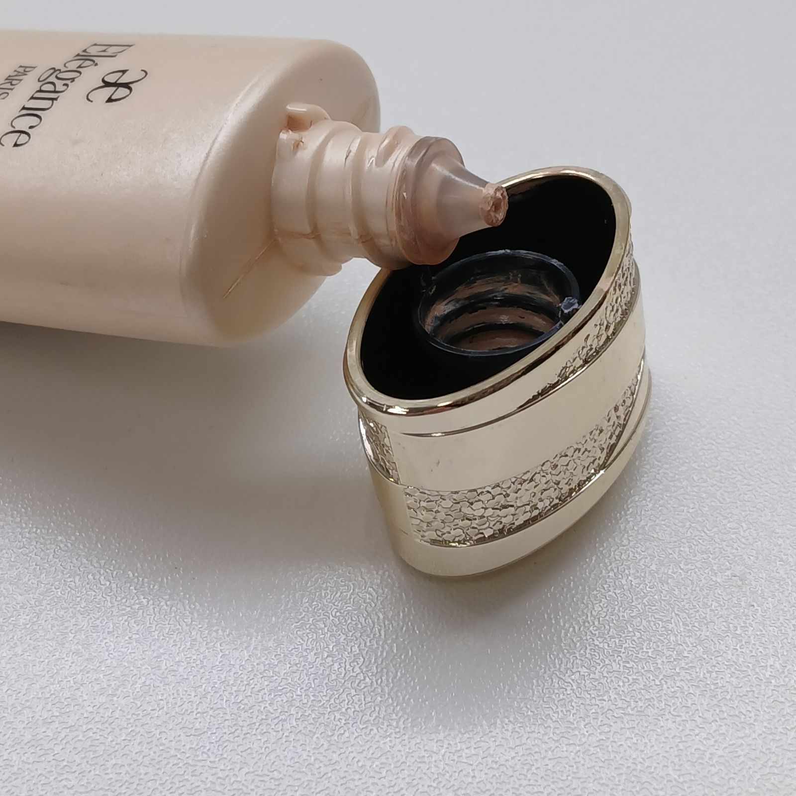 エレガンス ウォータリィ フィルミック ファンデーション NA201 CO