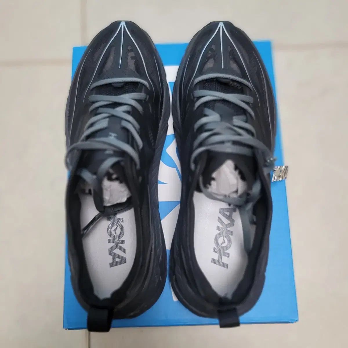 ONE ホカオネオネ