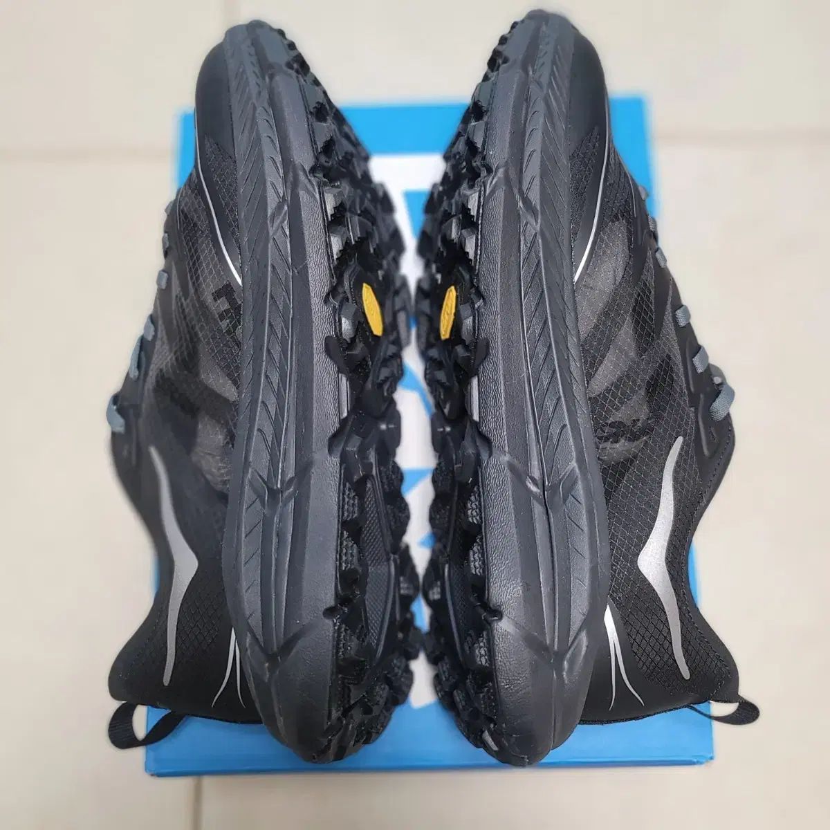 ホカオネオネ 麻マファテ