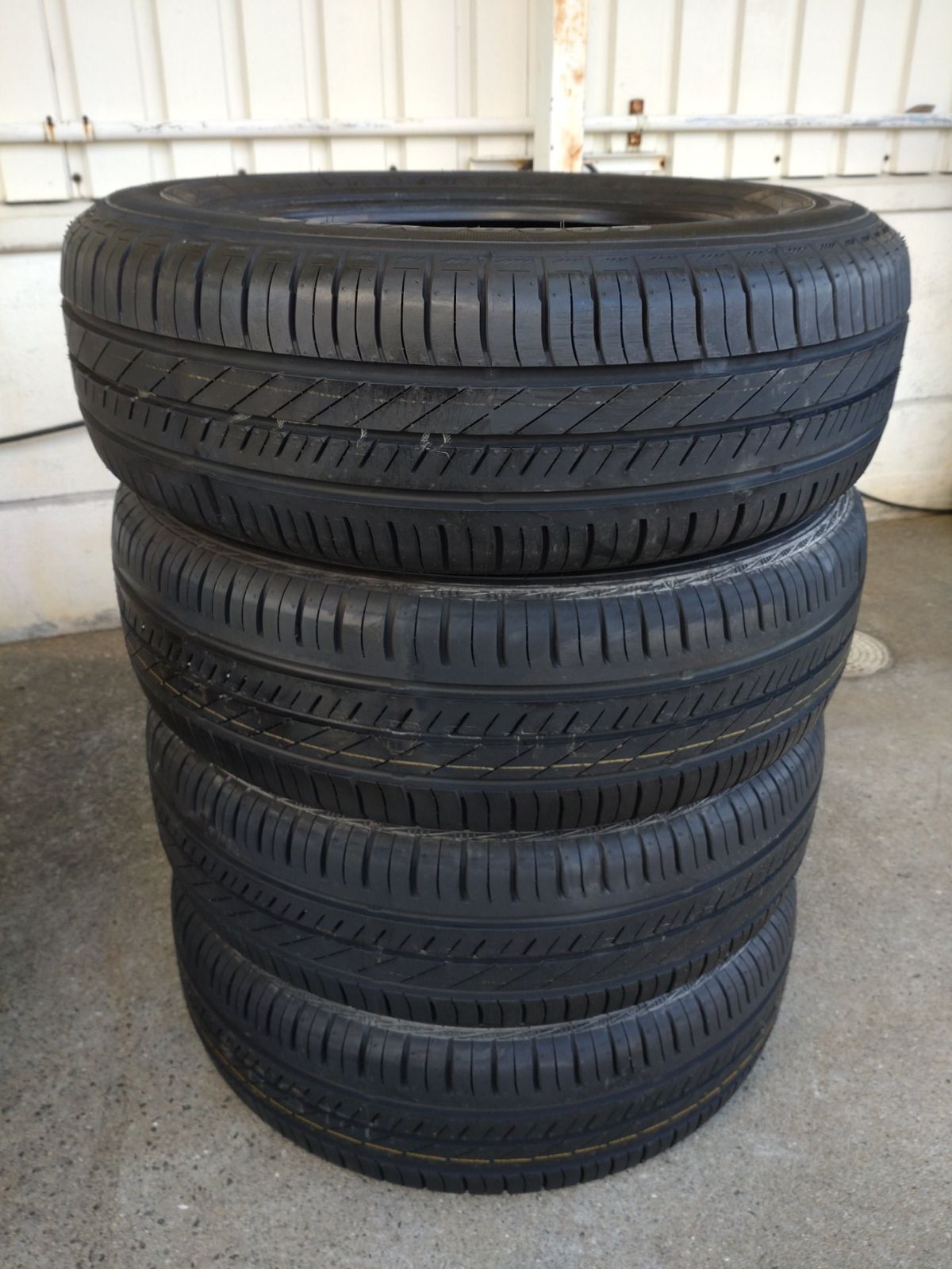 グッドイヤー DuraGrip 195 65 R 15 2016年製 サマータイヤ 4本