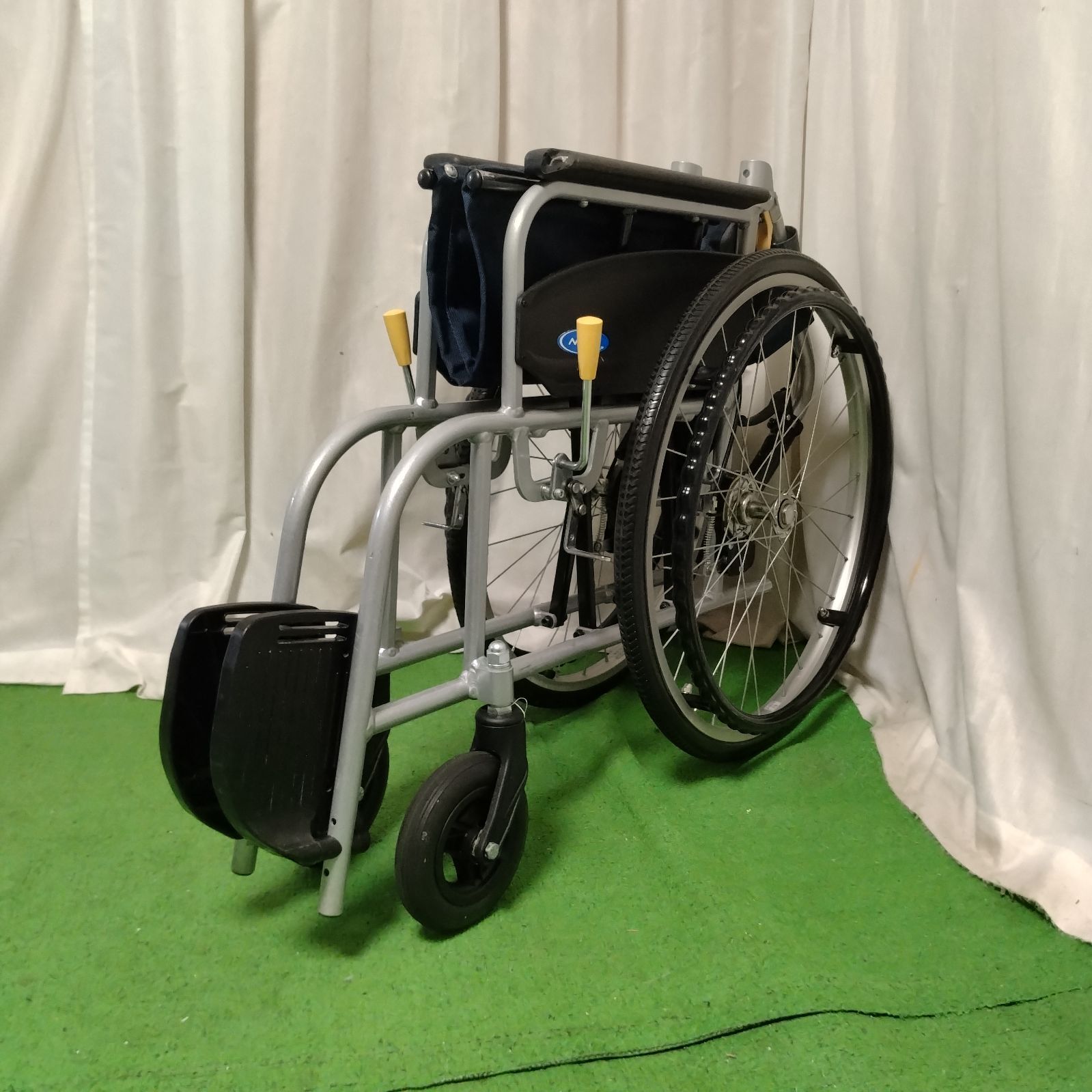 WC-12657） 日進医療器 NEO-1α アルファ ノーパンクタイヤ 自走式 自走