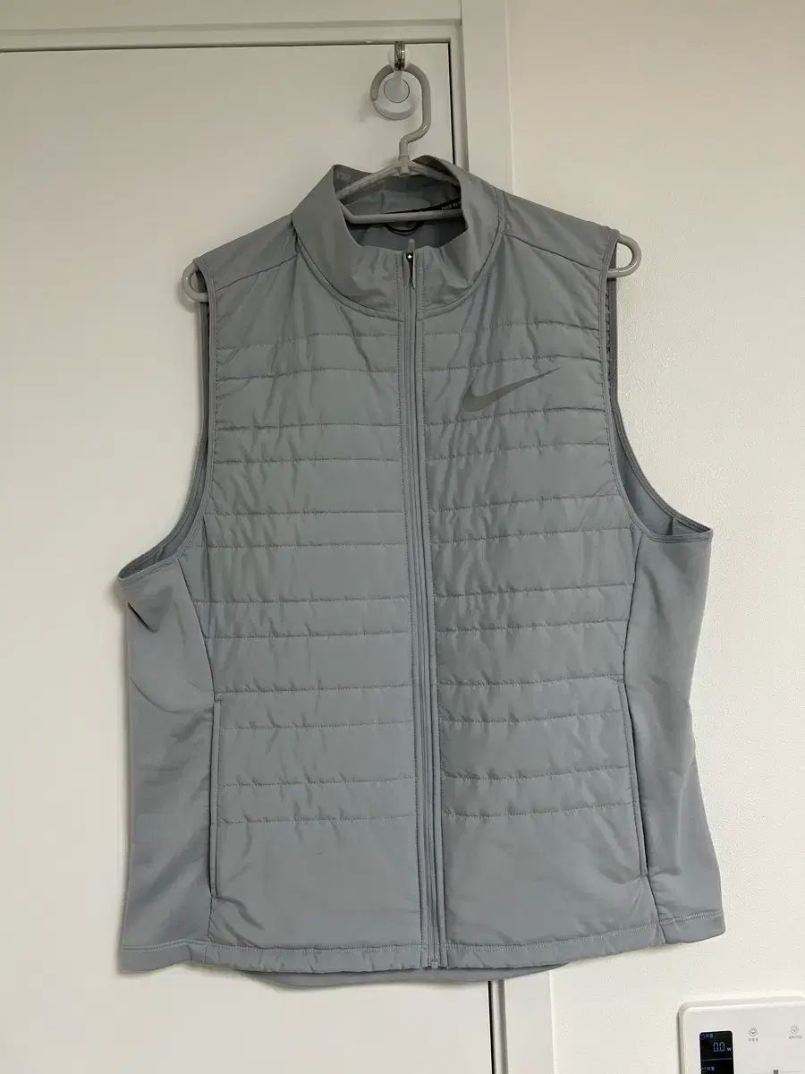 ナイキ エアロロフト ランニング ゴルフ 起毛 ダウンベスト 105