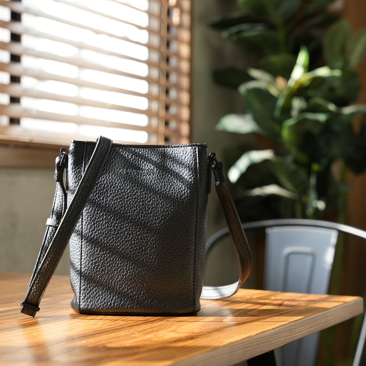 マッキントッシュ フィロソフィー ミニショルダーバッグ 縦型 合皮