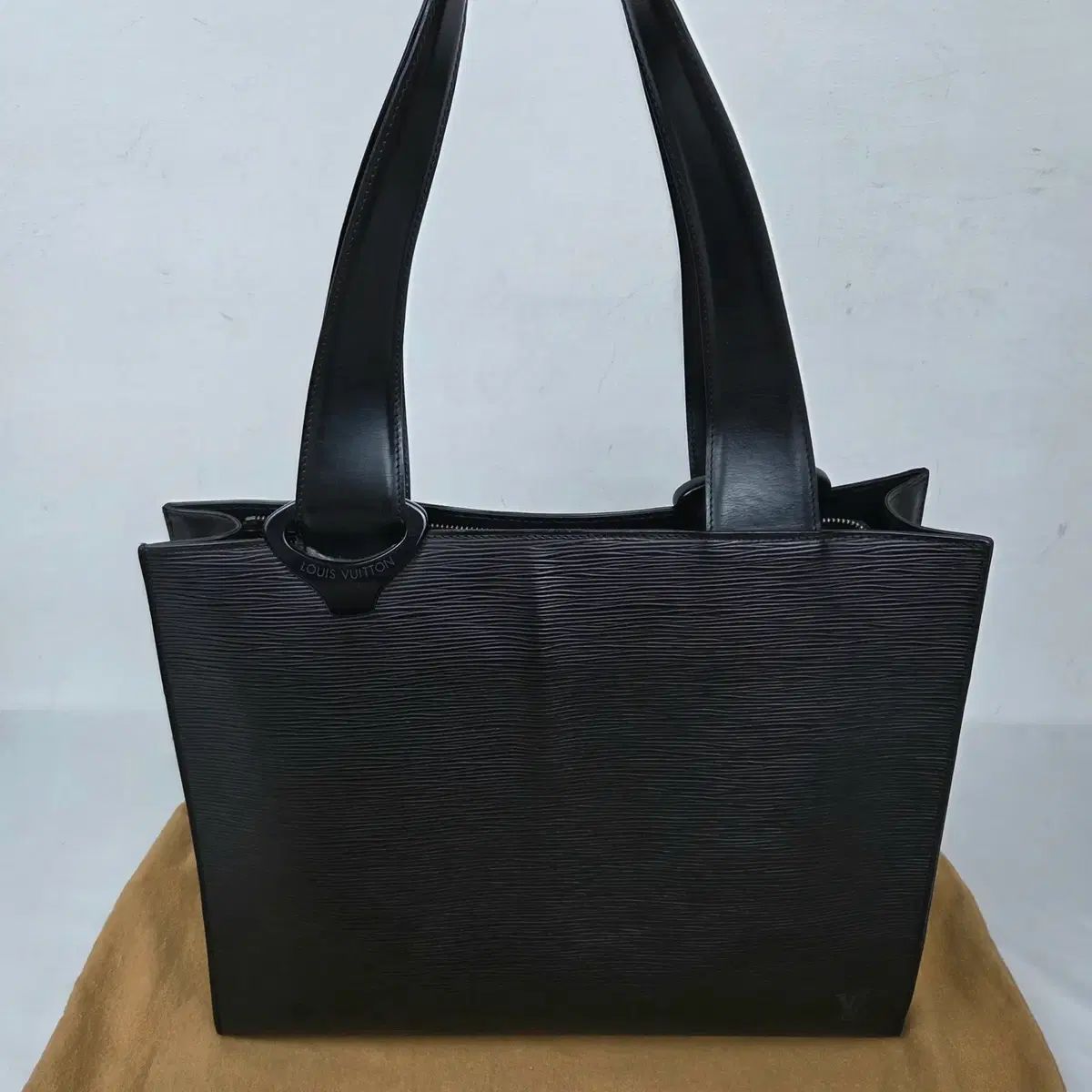 ルイヴィトン エピ ブラック ショルダーバッグ - メルカリ