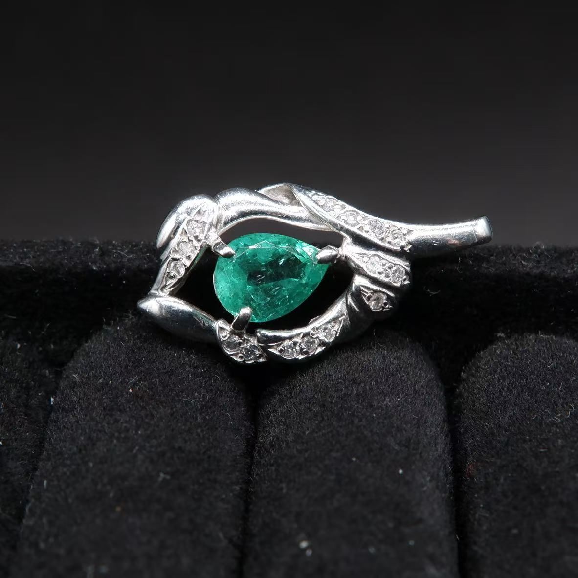 『専用です』天然エメラルド ダイヤモンド 計0.50ct￼ PT900 15.5号 一粒 エメラルド 0.55ct ダイヤモンド 計0.50ct リング・指輪