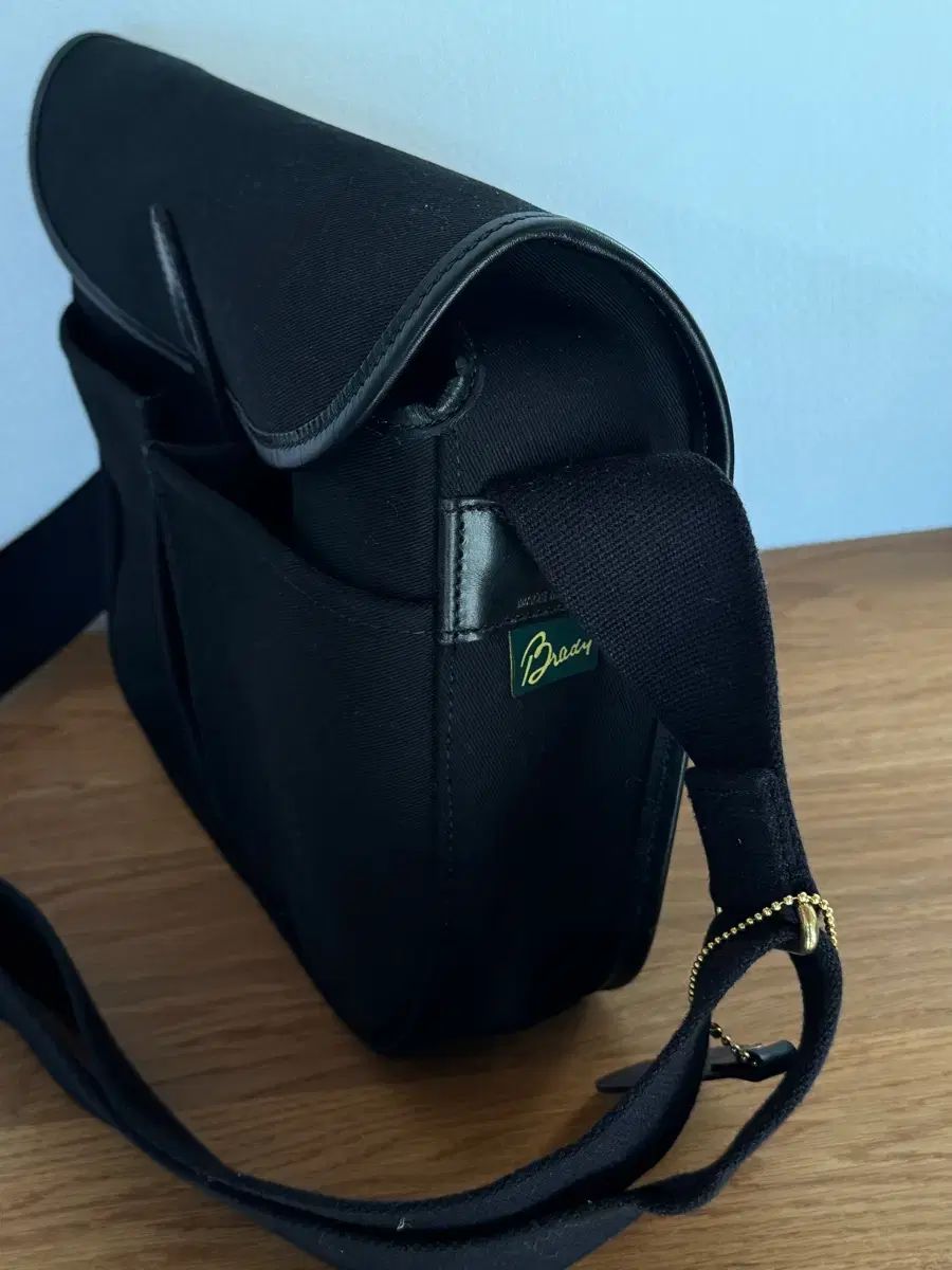 Brady ブレディ STOUR スツアー