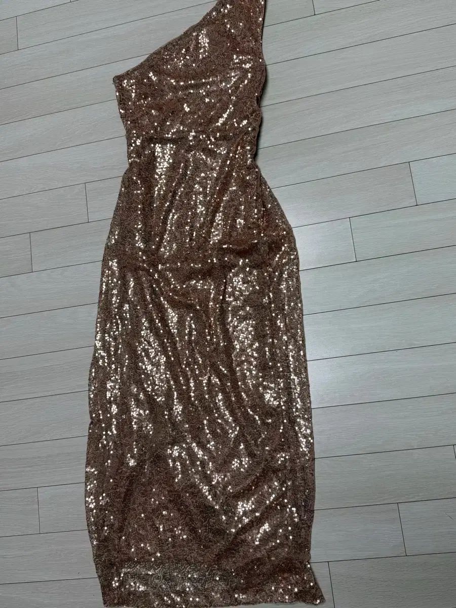 GOLD スパンコール 片方オフショルダー ドレス