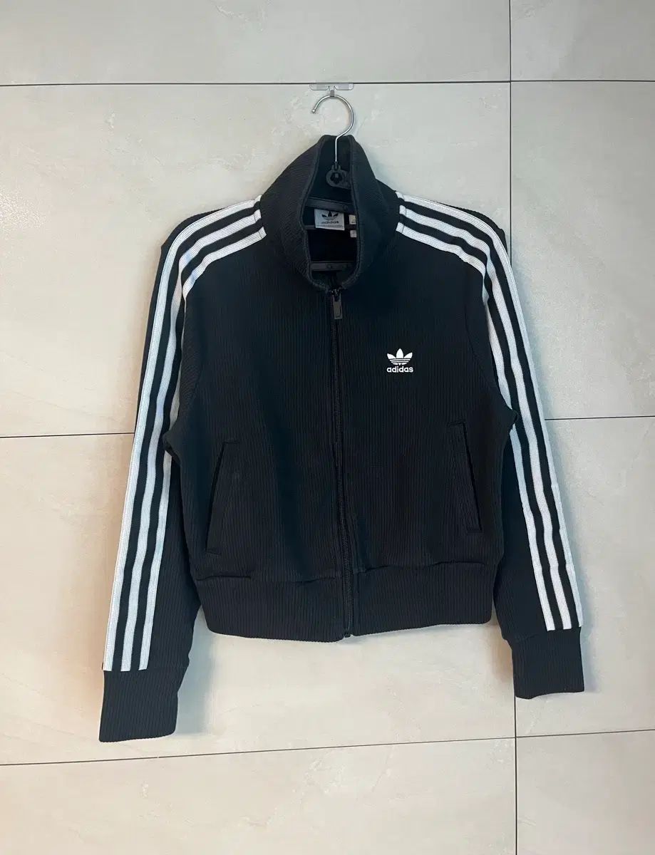 アディダス アディ トラックジャージ M