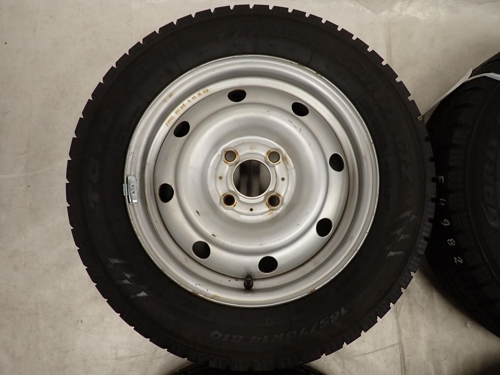 冬4本SET 会社宛 165 70 R 14 5 J 81 Q トーヨー オブザーブ ガリット GIZ 製 スチール ヴィッツ アクア ポルテ NO F 4982