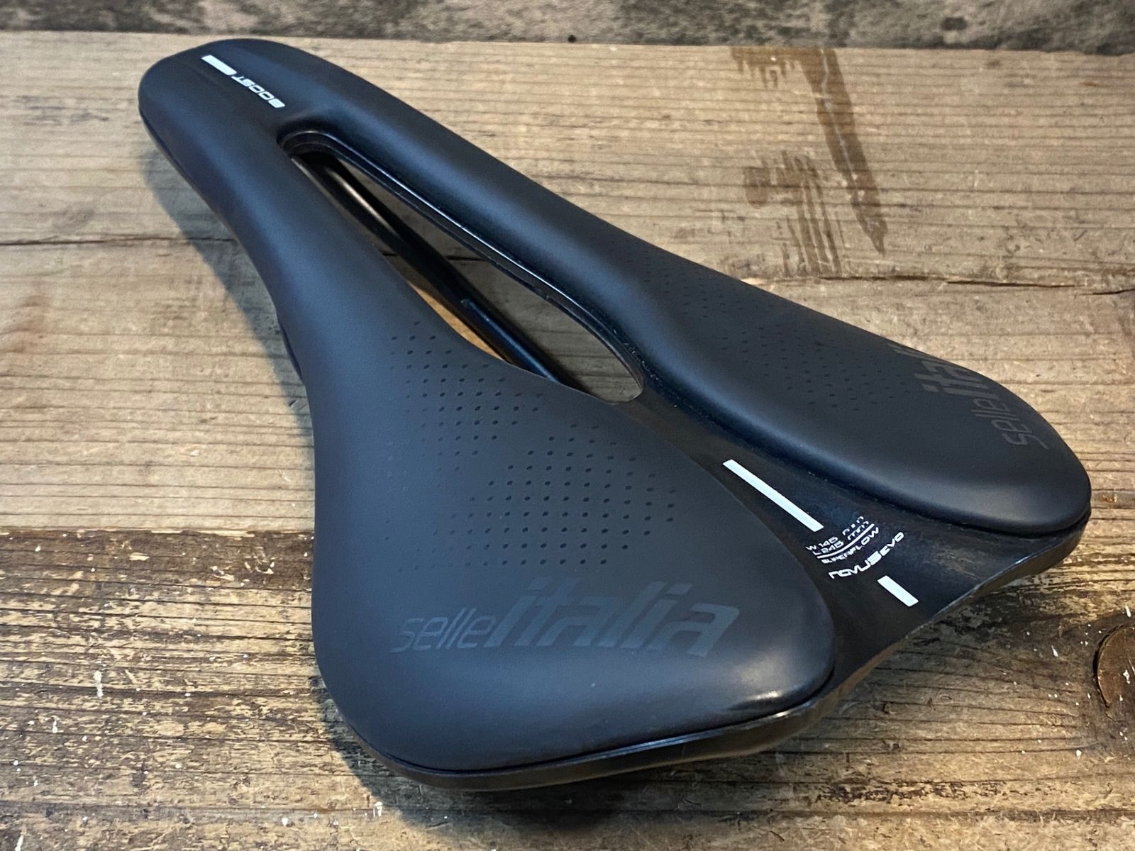 JP527 セライタリア SELLE ITALIA NOVUS BOOST EVO TM スーパーフロー