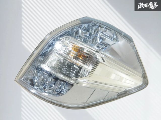 ホンダ 純正 GP2 フィットシャトル LED テールライト テールランプ 右