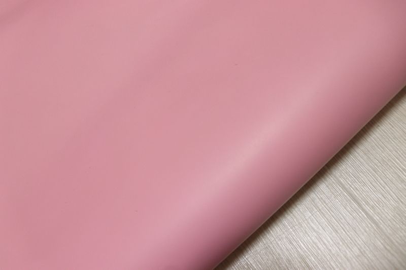 ピンク 240 ds クロム革 牛革 国産 レザー 顔料仕上げ はぎれ 一枚革 レザークラフト 革 皮 本革 diy 生地 材料