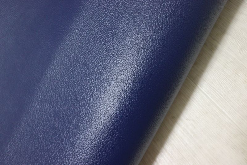 サファイア 208 ds クロム革 牛革 国産 レザー 顔料仕上げ はぎれ 一枚革 レザークラフト 革 皮 本革 diy 生地 材料