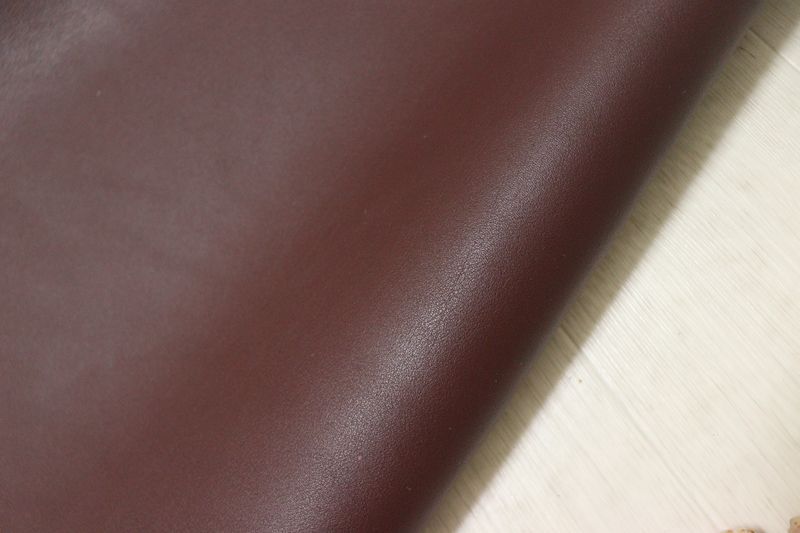 ワインレッド 200 ds ヌメ革 牛革 イタリア レザー スムース加工 はぎれ 一枚革 レザークラフト 革 皮 本革 diy 生地 材料
