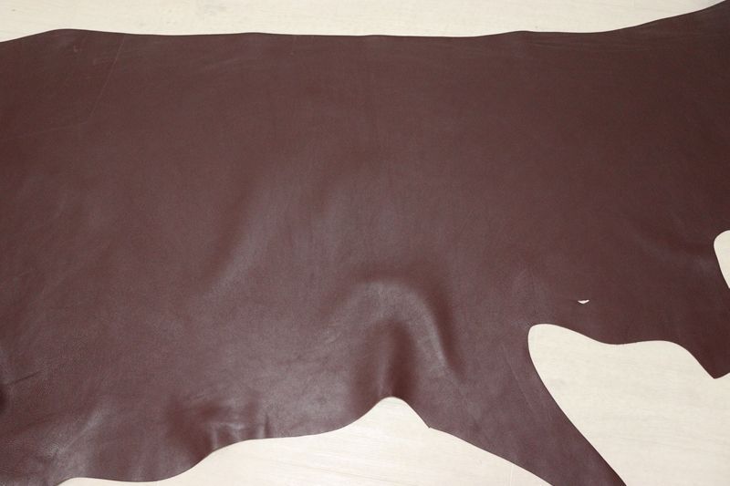 ワインレッド 180 ds ヌメ革 牛革 イタリア レザー スムース加工 はぎれ 一枚革 レザークラフト 革 皮 本革 diy 生地 材料