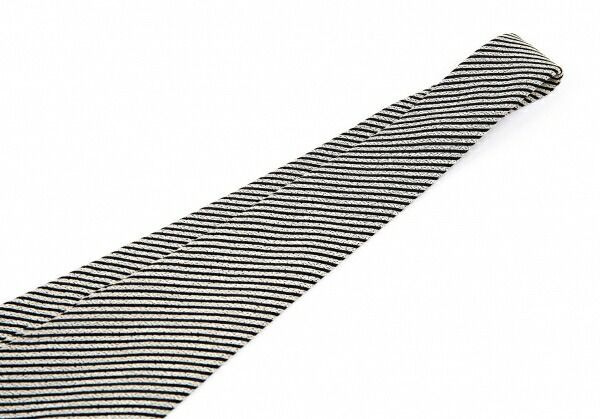 エンポリオアルマーニEMPORIO ARMANI 斜めストライプネクタイ アイボリー