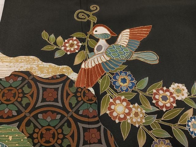 平和屋着物●豪華黒留袖　作家物　駒刺繍　花鳥葡萄更紗唐草文　正絹　逸品　AABE4803ph 平和屋着物○豪華黒留袖 作家物 駒刺繍 花鳥葡萄更紗唐草文 正絹 逸品