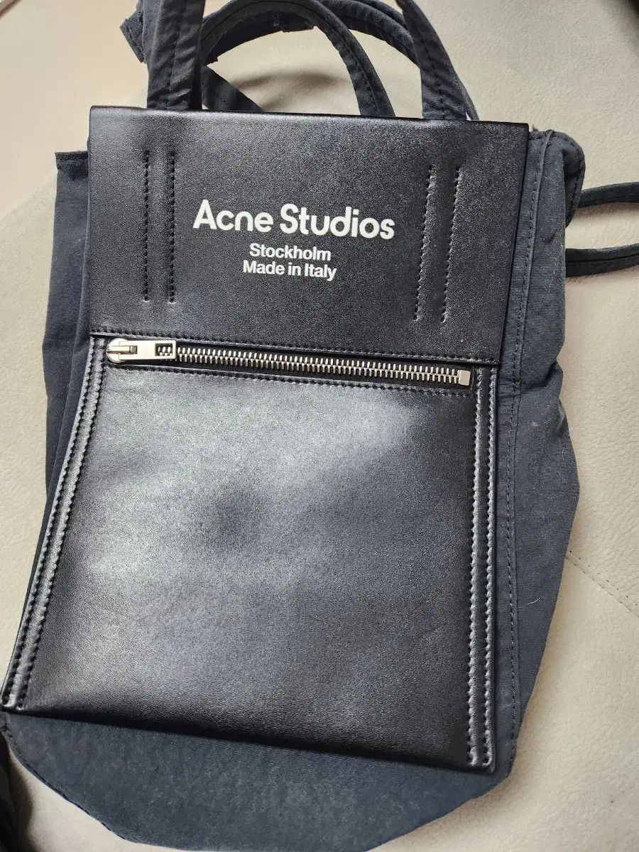 アクネストゥディオズバッグ バイカーバッグ