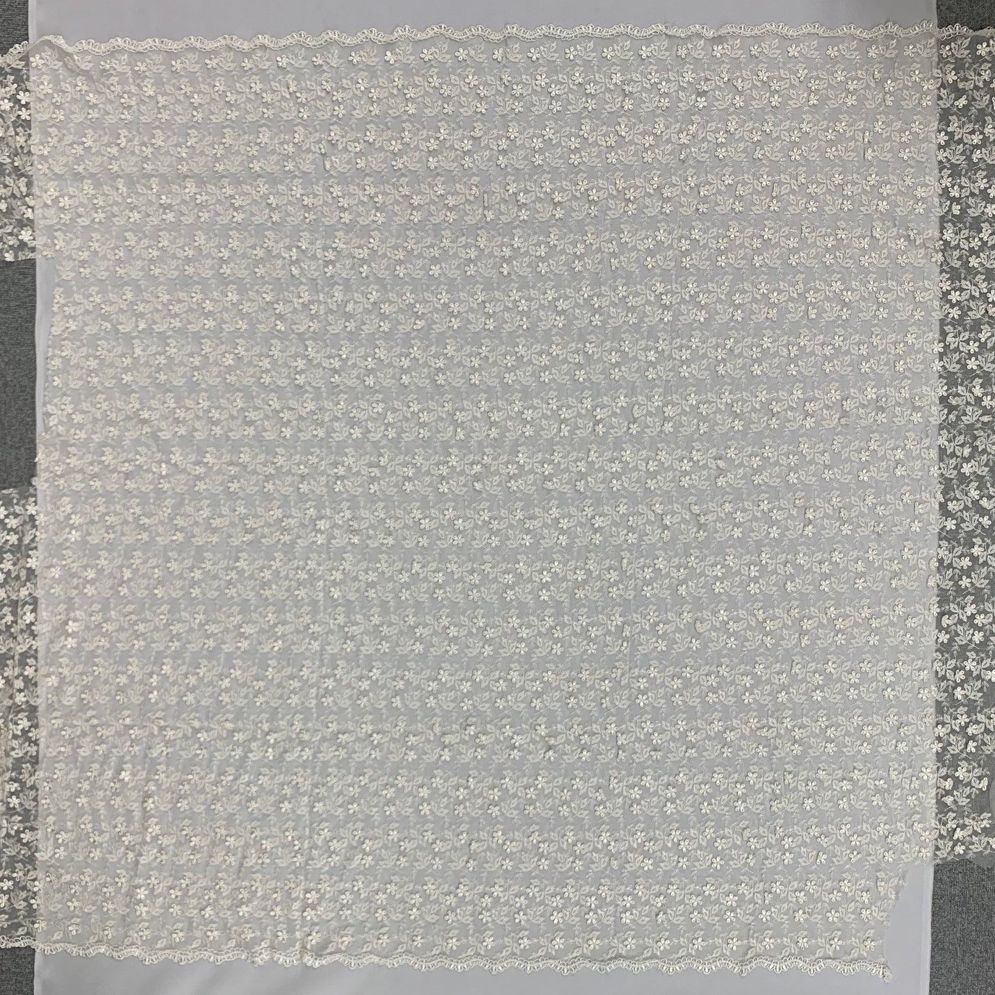 チュールエンブロイダリーレース 0.9m【在庫限り】 - メルカリ