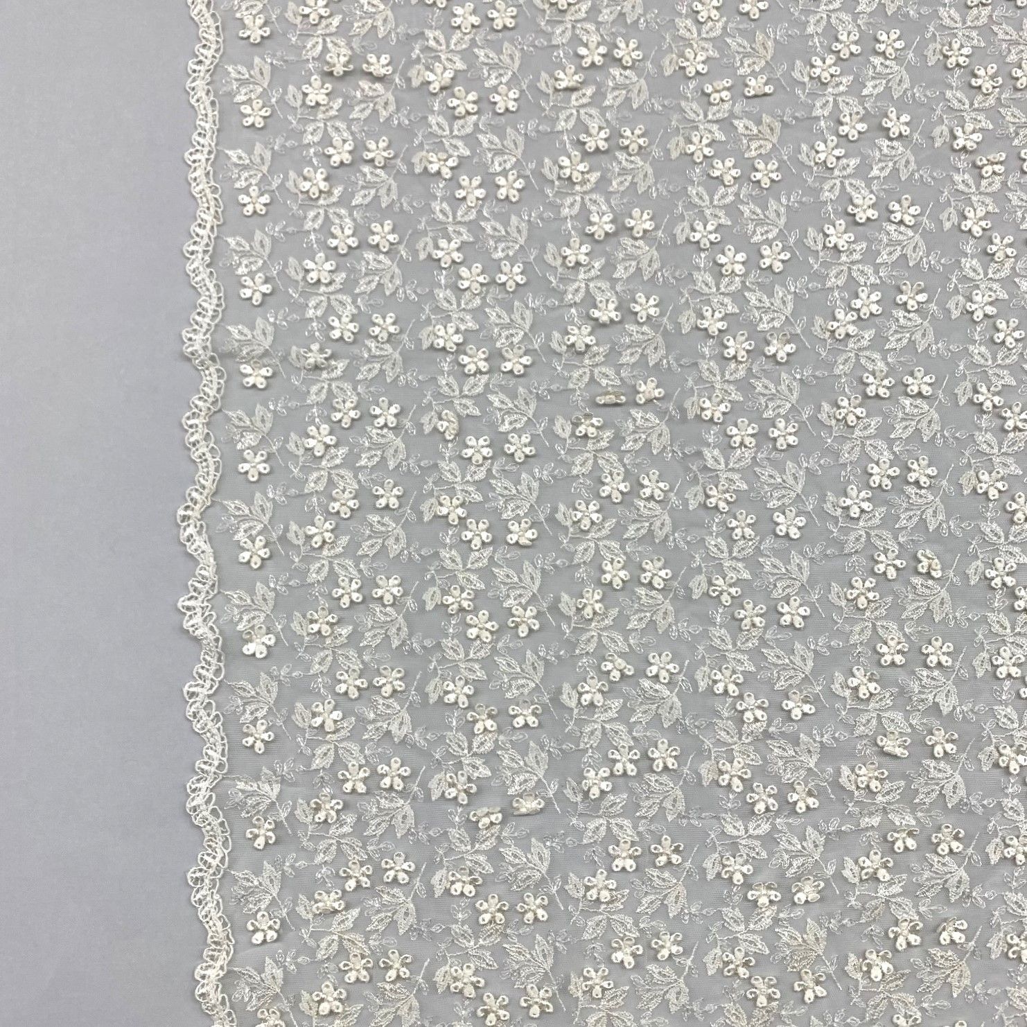 チュールエンブロイダリーレース 0.9m【在庫限り】 - メルカリ