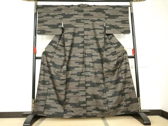 平和屋着物●本場大島紬 カタス9マルキ エ霞吉祥花文 黒地 正絹 cs