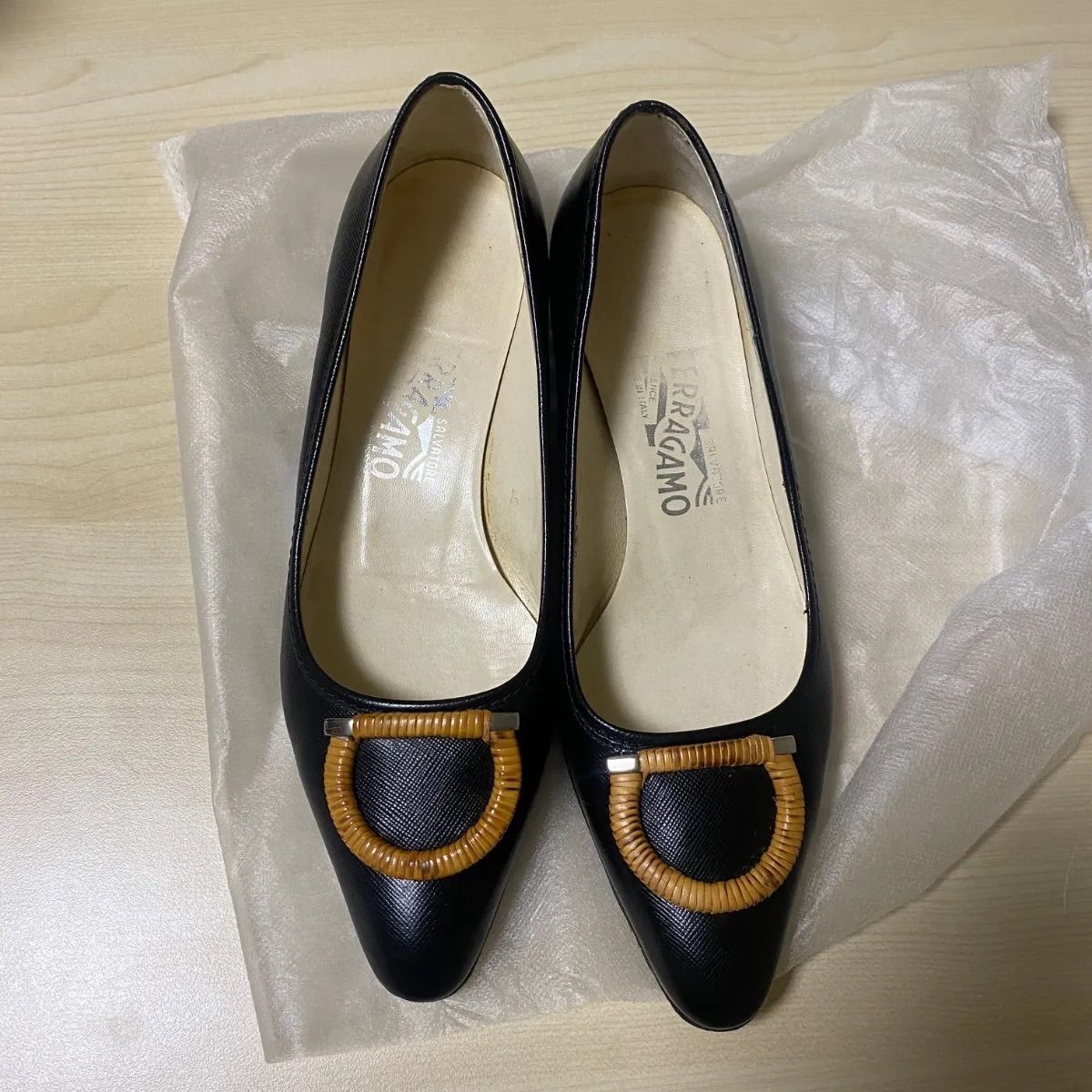 フェラガモ☆パンプス｜ 23.5cm ｜ガンチーニ ｜レザー ブラック 中古