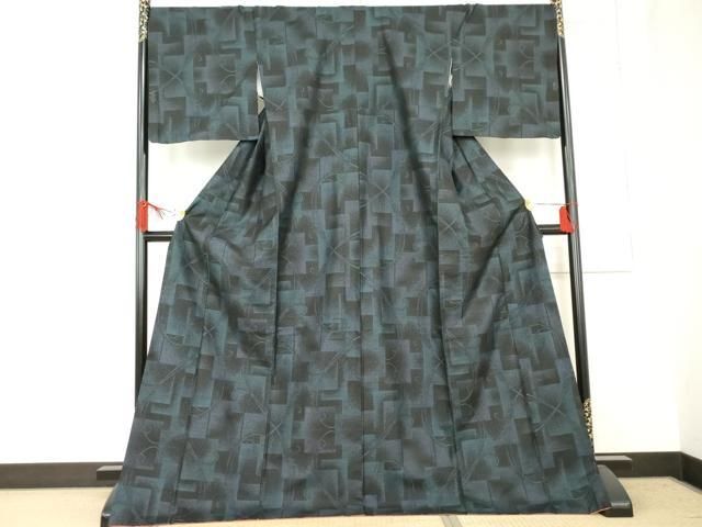 平和屋着物●本場大島紬 カタス9マルキ 唐草文 黒地 さが美扱い ロング丈 正絹 cs