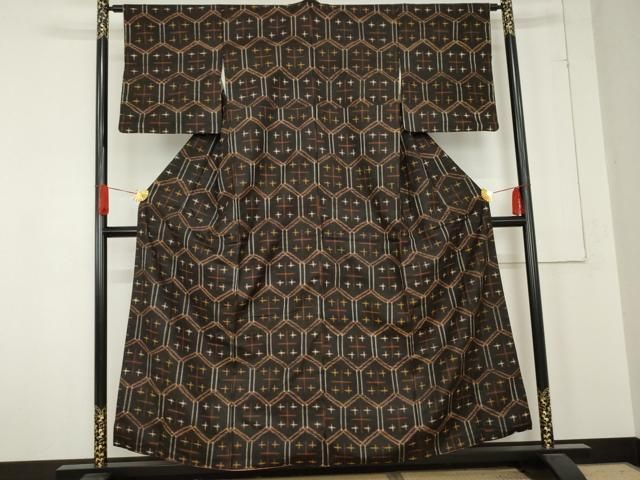 平和屋着物 国指定重要無形文化財 本場久米島紬 手織 亀甲文 正絹 cs