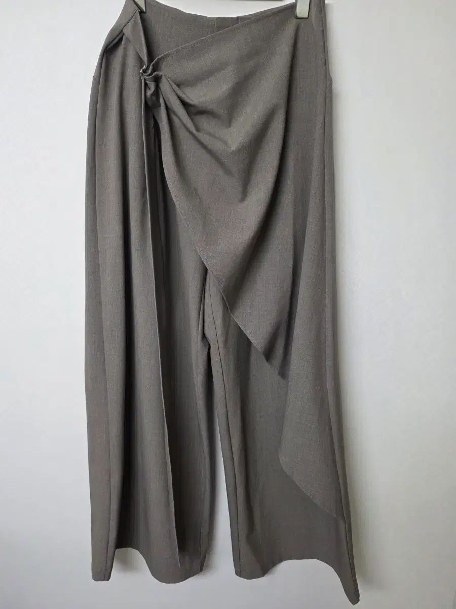 特価！少し大型！地球外から飛来した磁気を帯びた神秘の隕石、宇宙の力