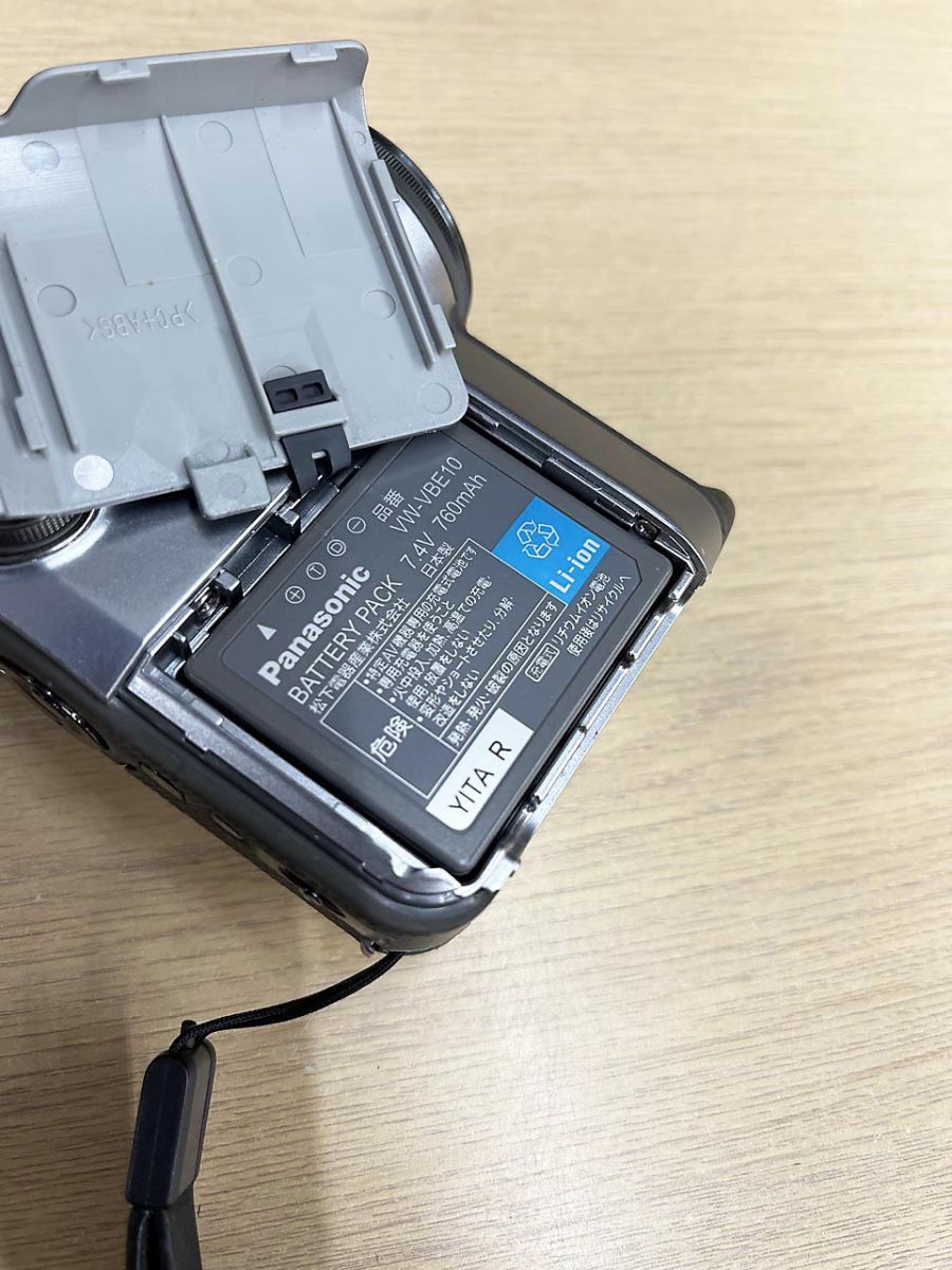 Panasonic SDR-S200-S ビデオカメラ 本体 + 付属品一式 Panasonic SDR-S200-S ビデオカメラ 本体 + 付属品一式