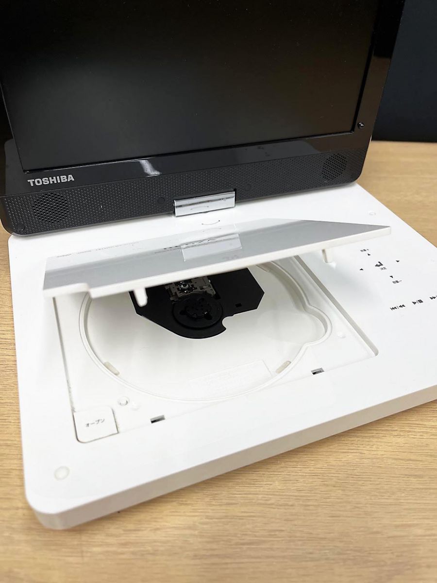 TOSHIBA 東芝 ポータブル DVD プレーヤー SD-P1010S - メルカリ