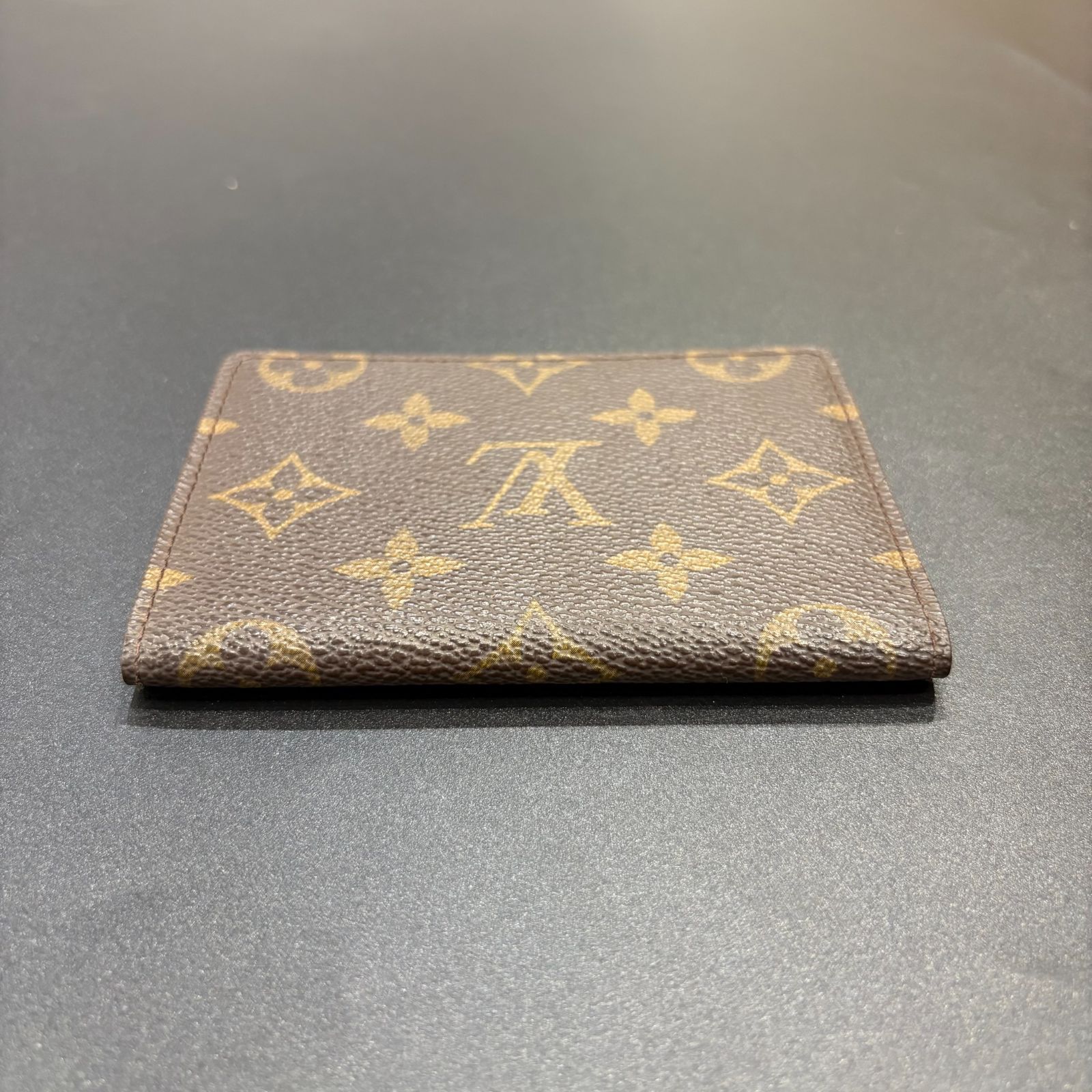 ルイヴィトン モノグラム カードケース B25113507