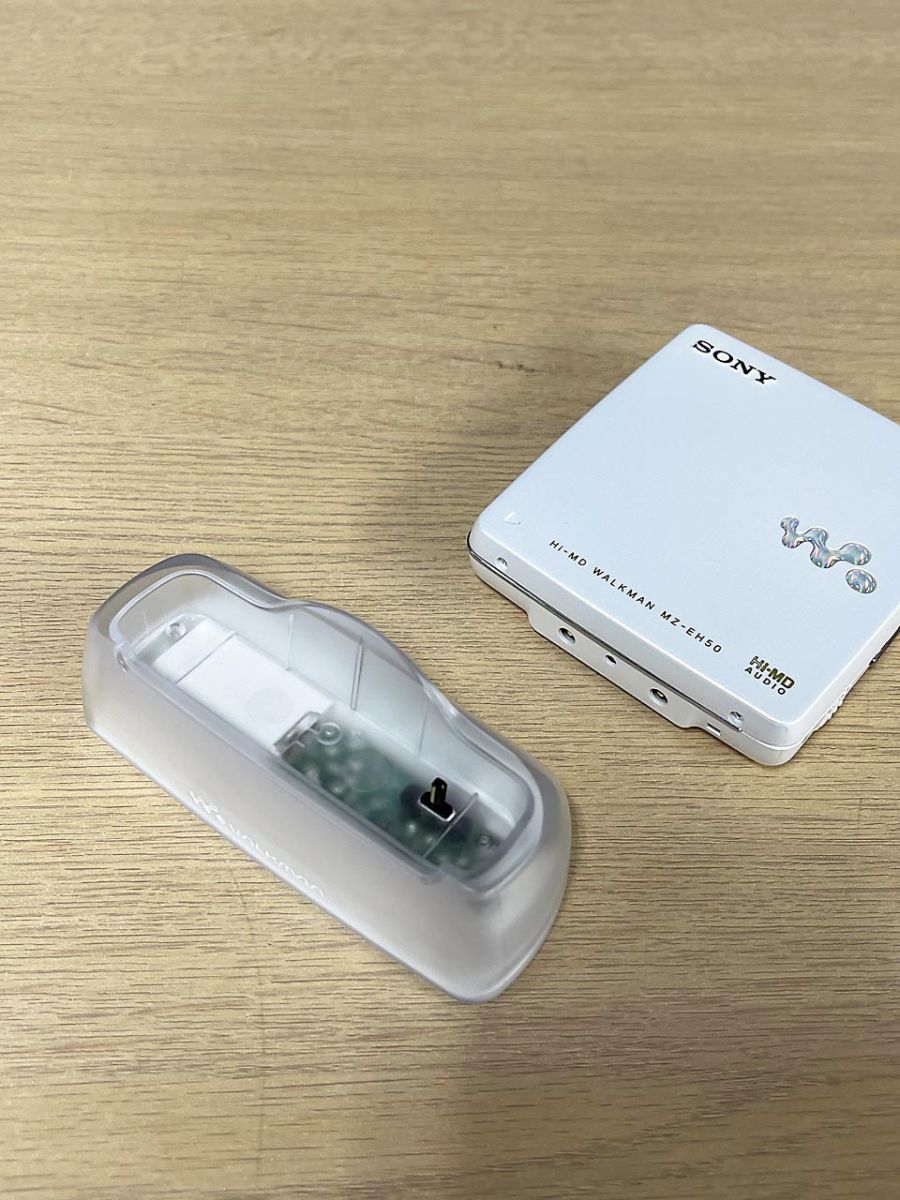 美品 SONY ソニー Hi-MD WALKMAN ポータブルMDプレーヤー MZ-EH50