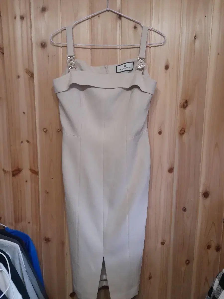 MOJO.S.PHINE モジョエスピン ベージュ スリムフィット ONE PIECE 55