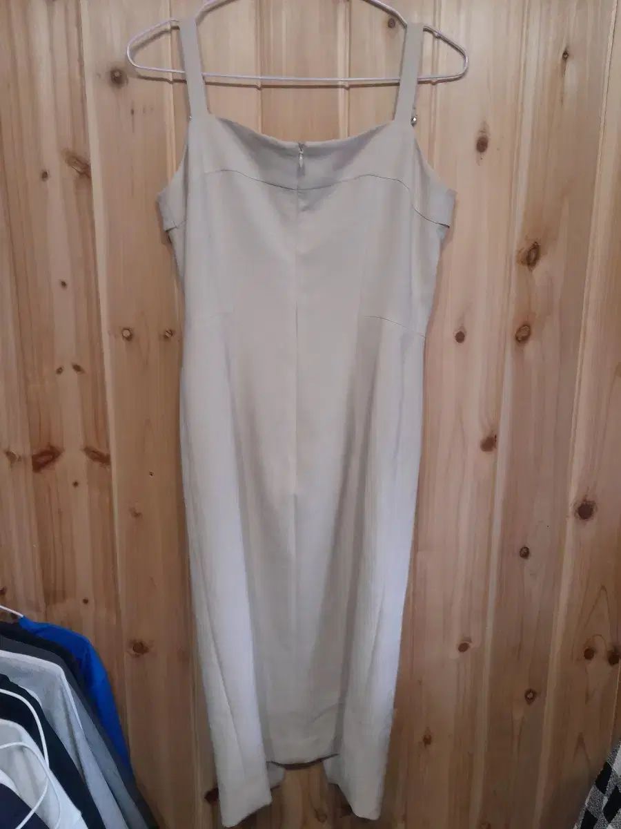 MOJO S PHINE モジョエスピン ベージュ スリムフィット ONE PIECE 55