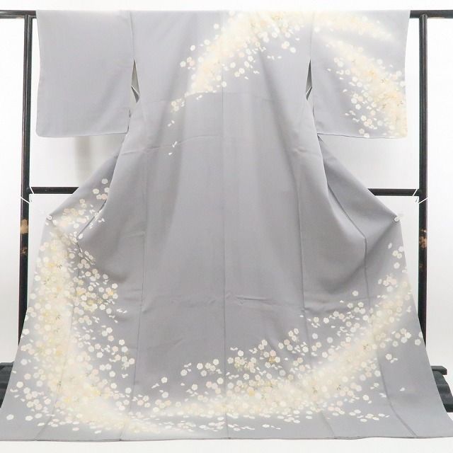 ❁tomihisa❁新品 金駒刺繍 着物 正絹 仕付け糸付”花々が踊り気品と